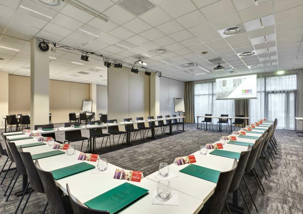 Grande salle de séminaire Les Chapitres modulable jusqu'à 230 personnes à La Roche-sur-Yon